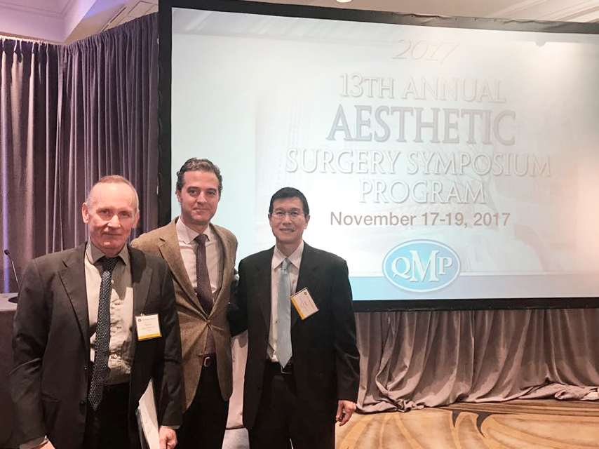 Doctor Franco Góngora en un congreso sobre cirugía estética