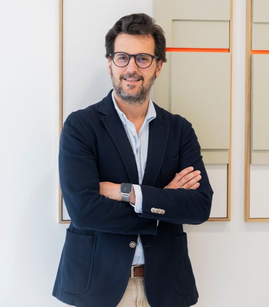 Dr. Javier Buendía, cirujano plástico y estético de Clínica FG