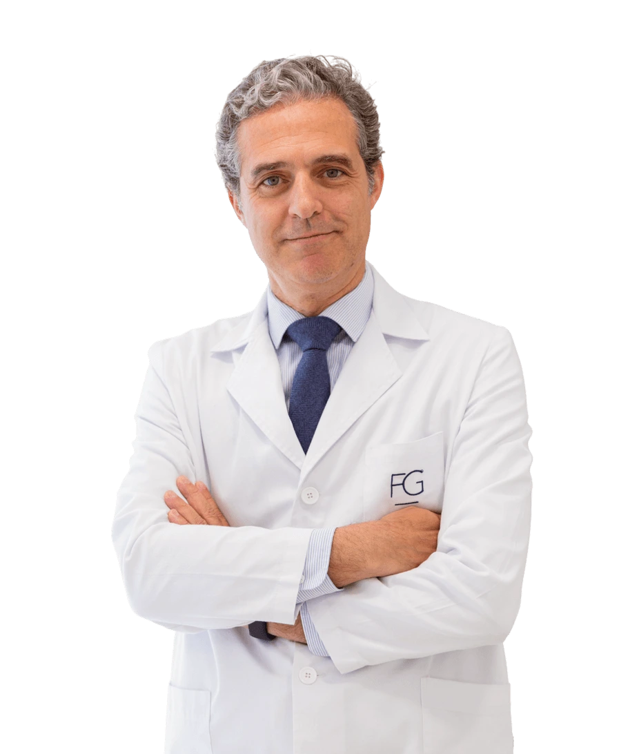Dr. Franco Góngora, cirujano plástico especialista en mama y blefaroplastia miembro de la SECPRE en Madrid