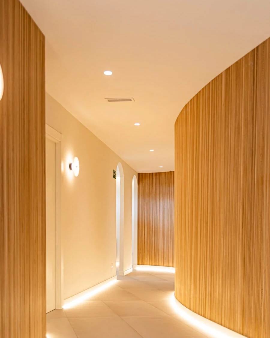 Pasillo D3 Medical, clínica estética en Madrid donde Dr. Franco Góngora es cofundador