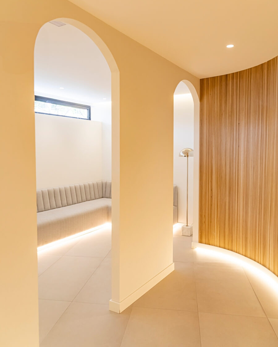 Sala de espera interior D3 Medical, cirugía plástica y estética en Chamartín